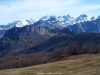 Peña Salón y al fondo Los Picos de Europa