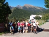 Un grupo de la Curuxa  junto al centro de Interpretación